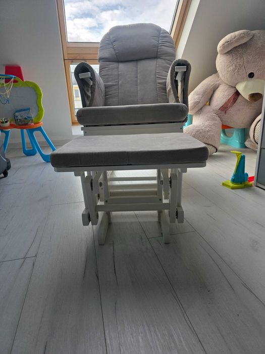 Люлеещ стол за кърмене