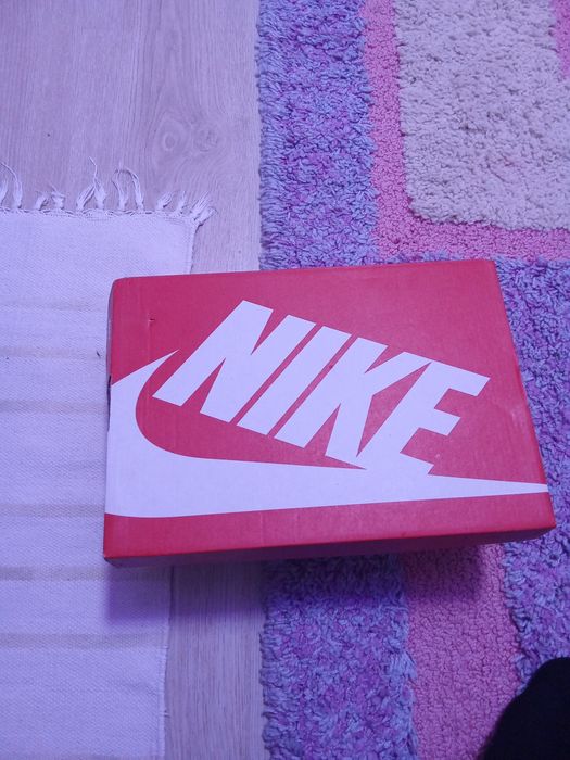 Vând Nike Air Force 1