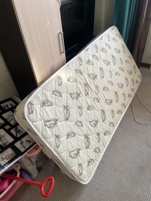 Кроватка с матрасом