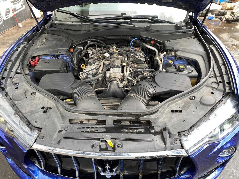 Dezmembrez Maserati LEVANTE 3.0i/usa/stopuri/faruri/grila/interior/jante/suspensie/comenzi/ceasuri/buton/navi