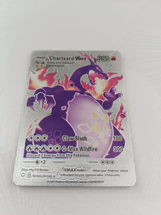 карта покемона Charizard VMAX из набора Shining Fates (SV107/SV122).