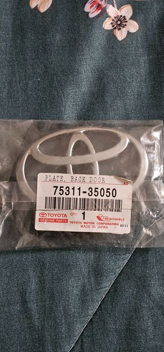 Продам значок Toyota
