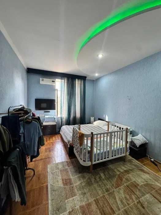 4-комн. с высокими потолками, кирпич, ул. Лабзак, 84 м²`