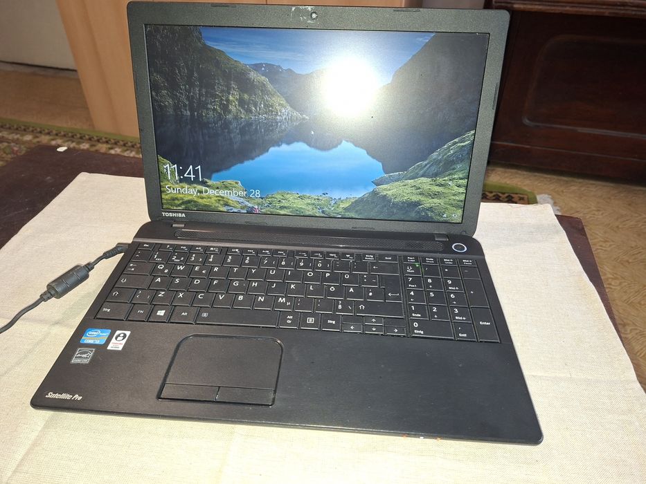 Toshiba Pro C50, Intel i3, 8 GB ram, Bluetooth,  baterie ok