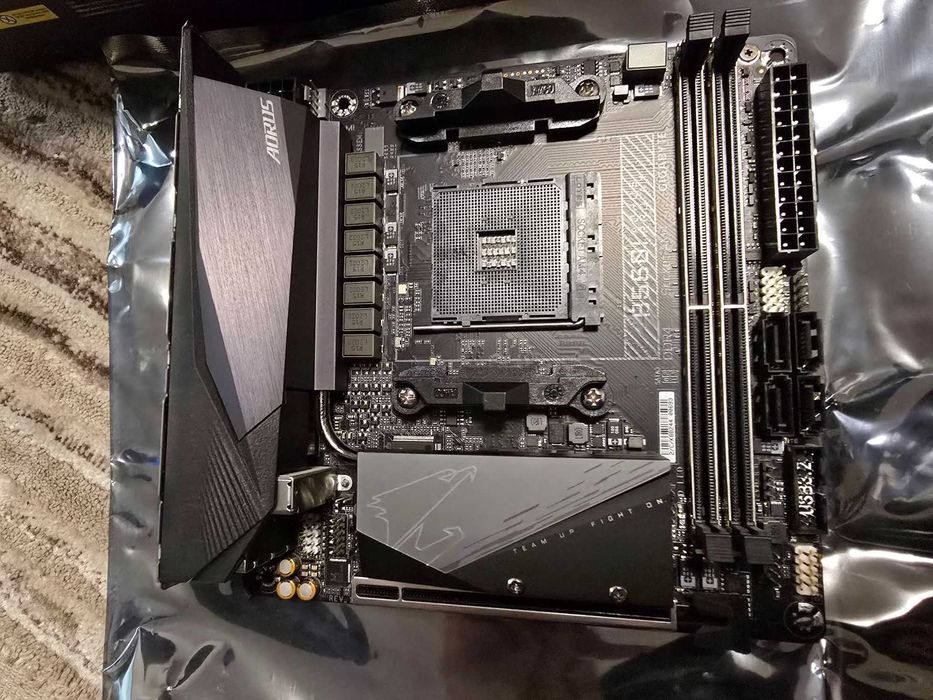 Placa de baza GIGABYTE B550I AORUS PRO AX am4