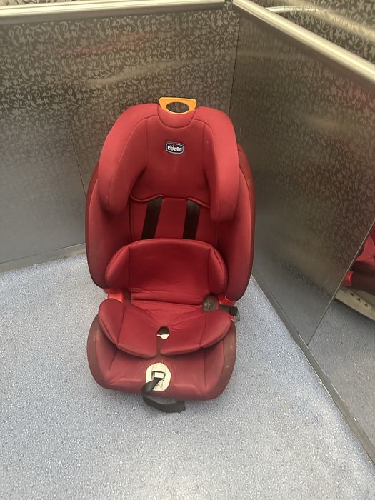 Продам автокресло chicco