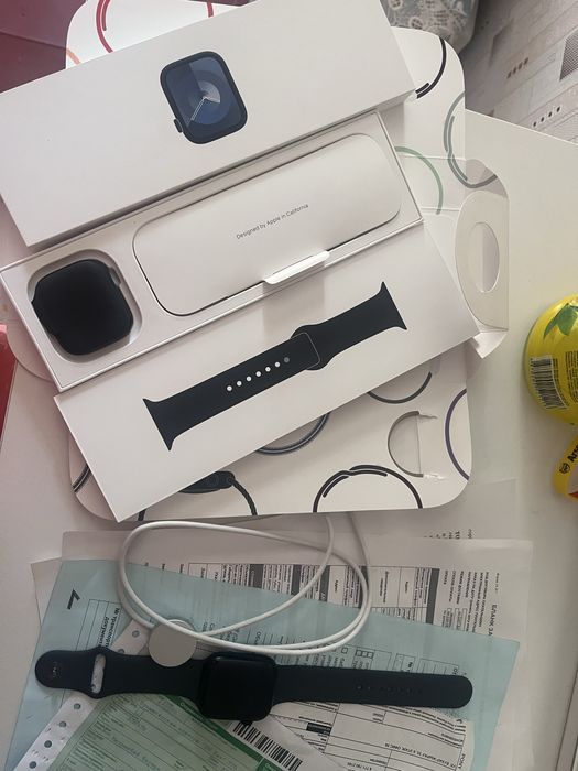 Продаются Apple Watch Series 9, 45 мм.