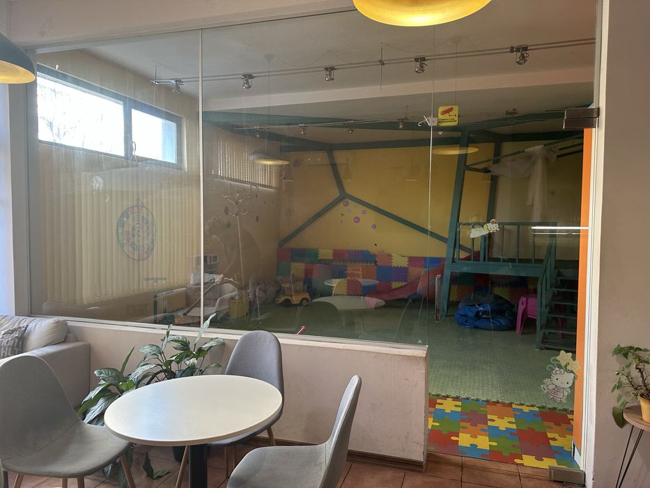 Витрина стъкло и врата