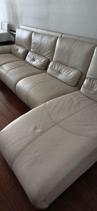 Продам диван кожаный в хорошем состоянии