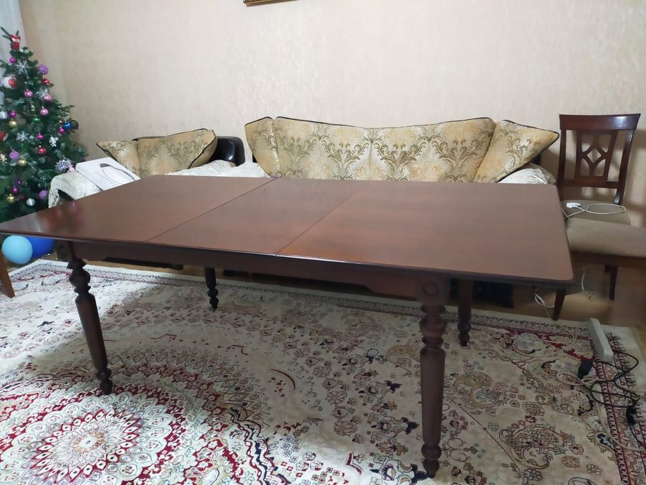 Стол для гостиной