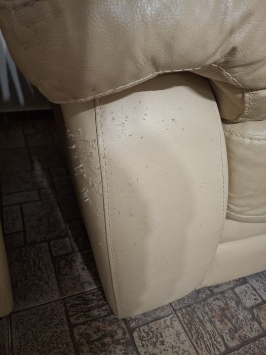 Кожен бежов диван от естествена кожа