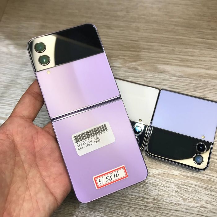 Samsung Z Flip4 xotirasi 8/256GB