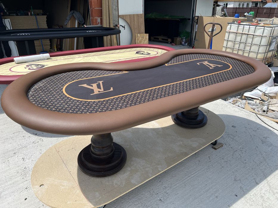 Masa Poker LV cu picioa de stejar CustomTables.eu #masapoker #masapokerstejar #masapokercasino fabricant mese poker la comanda executie rapida in 24 h