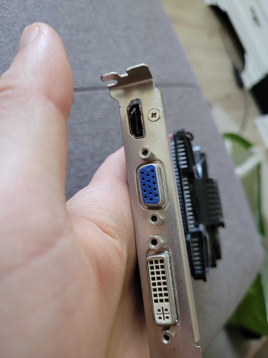 De vanzare  placa video  ASUS EN9500GT/DI/1GD2/V2