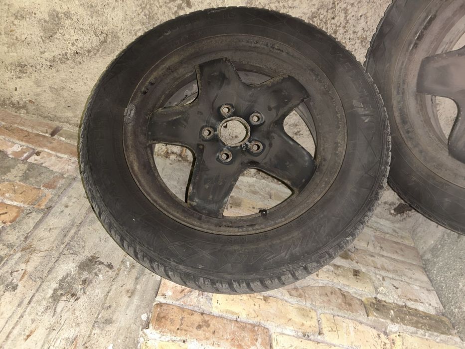 Продавам зимни гуми със стоманени джанти Vredestein 205/55 R16
