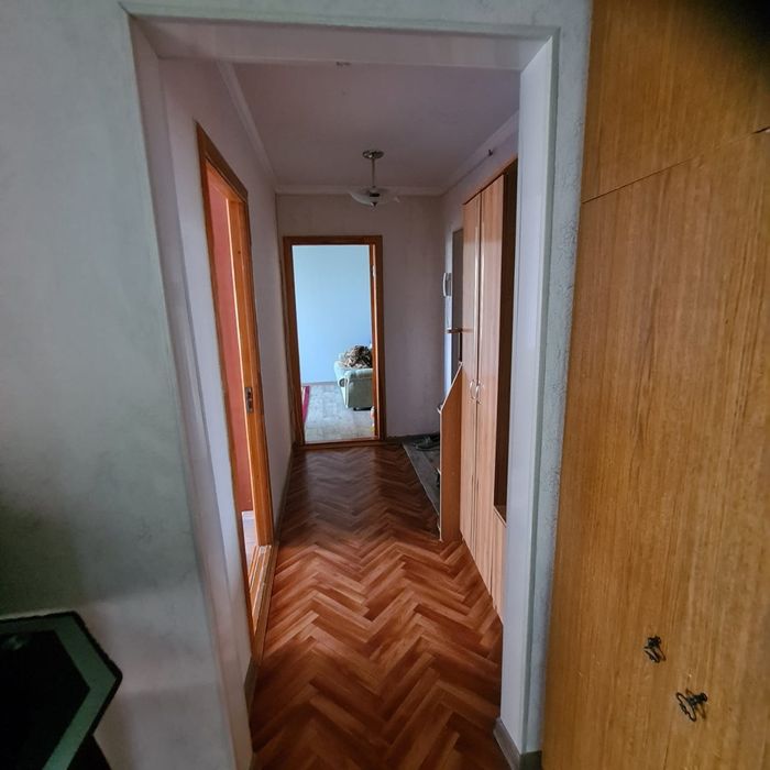 Продаётся 2 комн район 4 мкрн