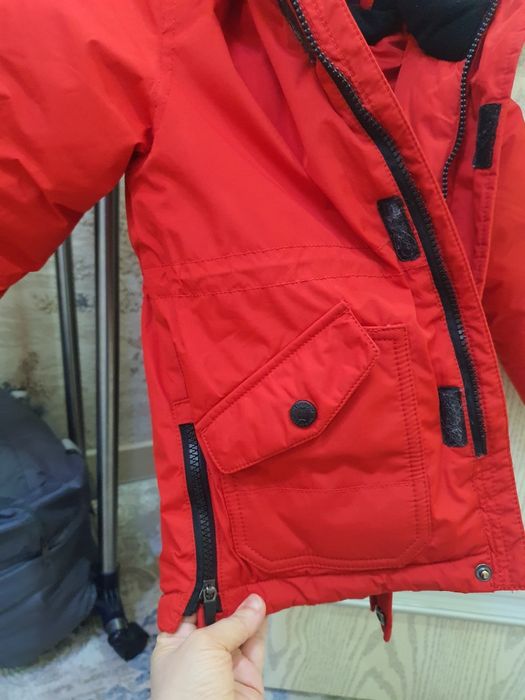 Koreya mashxur brendi"JELISPOON" qizil rangli kurtkasi