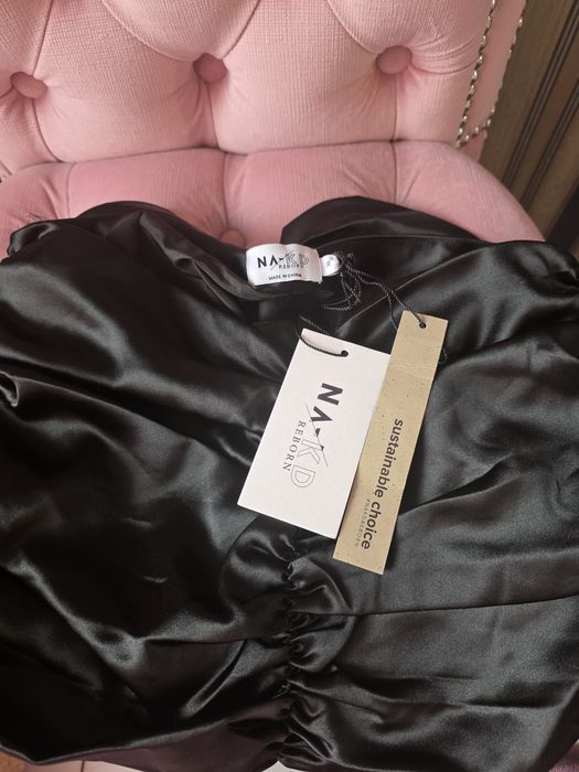 Сатенена рокля NA-KD