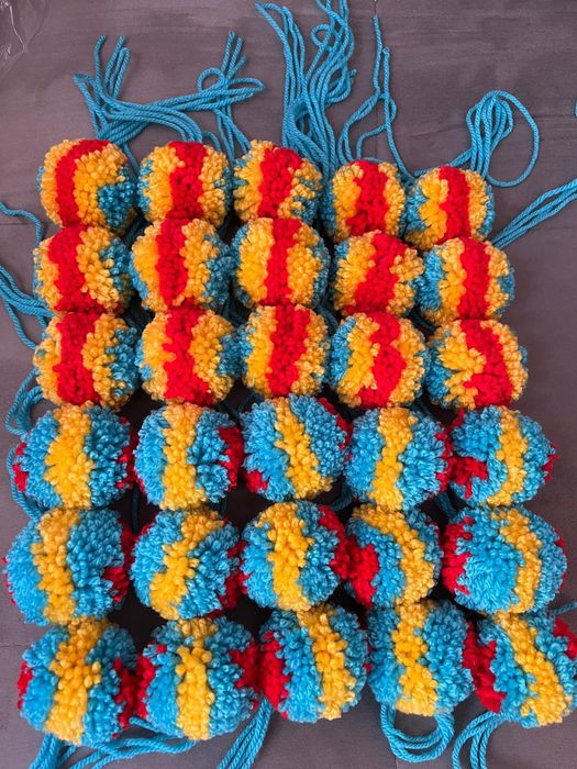 Топче, топчета от прежда, помпон, пискюл, пушета