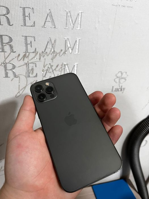Продам IPhone 12 pro