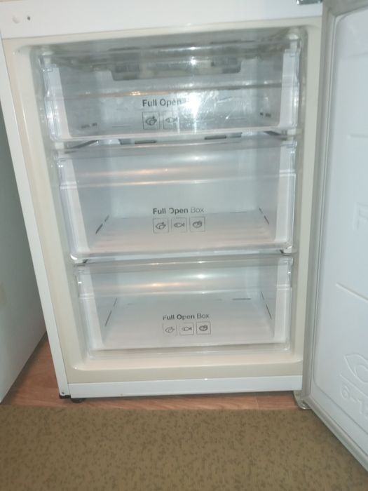 Продаётся холодилник  самсунг