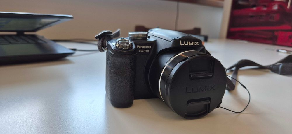 Aparat foto Panasonic Lumix DMC-FZ18, zoom optic 18x