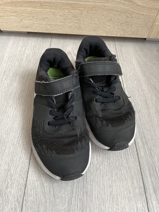 Adidasi Nike marimea 29,5