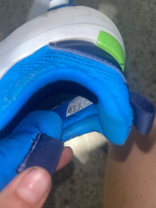 Vând adidași 26 impecabili