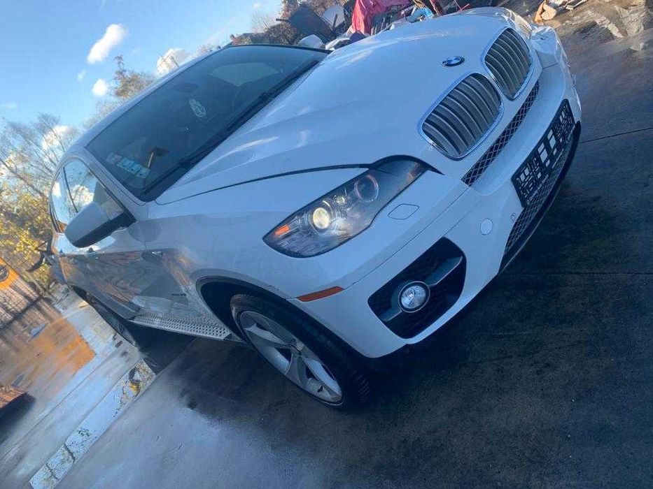 Dezmembrez bmw x6 e71 4.4 benzina/far x6/bara x6/capota x6/haion x6