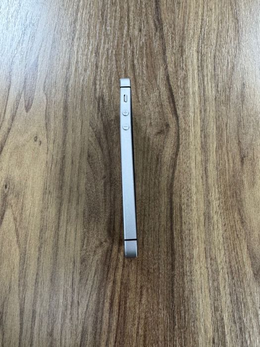 Продам iPhone 5 SE, Space Gray