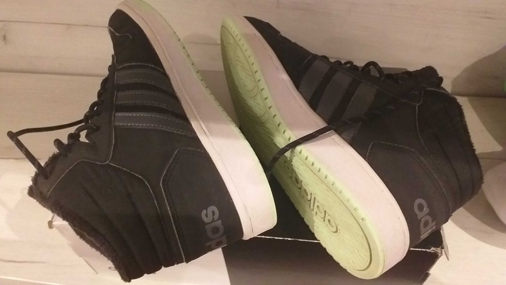 Детски оригинални маратонки на Адидас и сандали 40 номер-50лв.