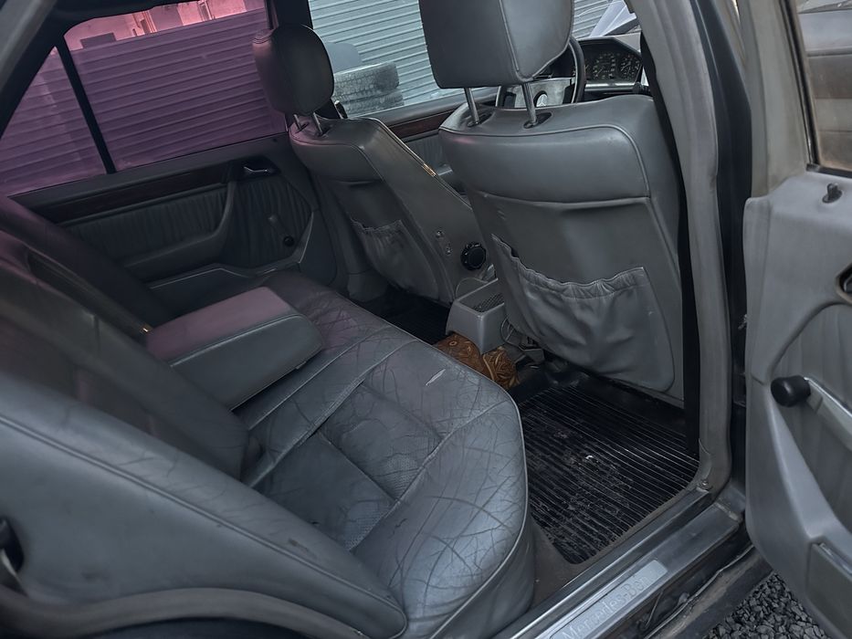 Кожаный салон мерседес 124