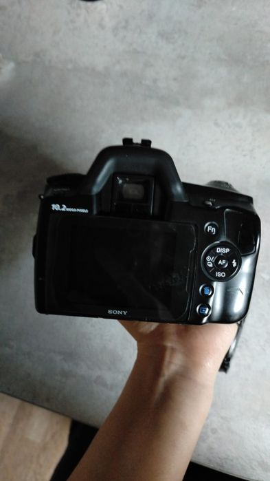 Продам зеркальный фотоаппарат