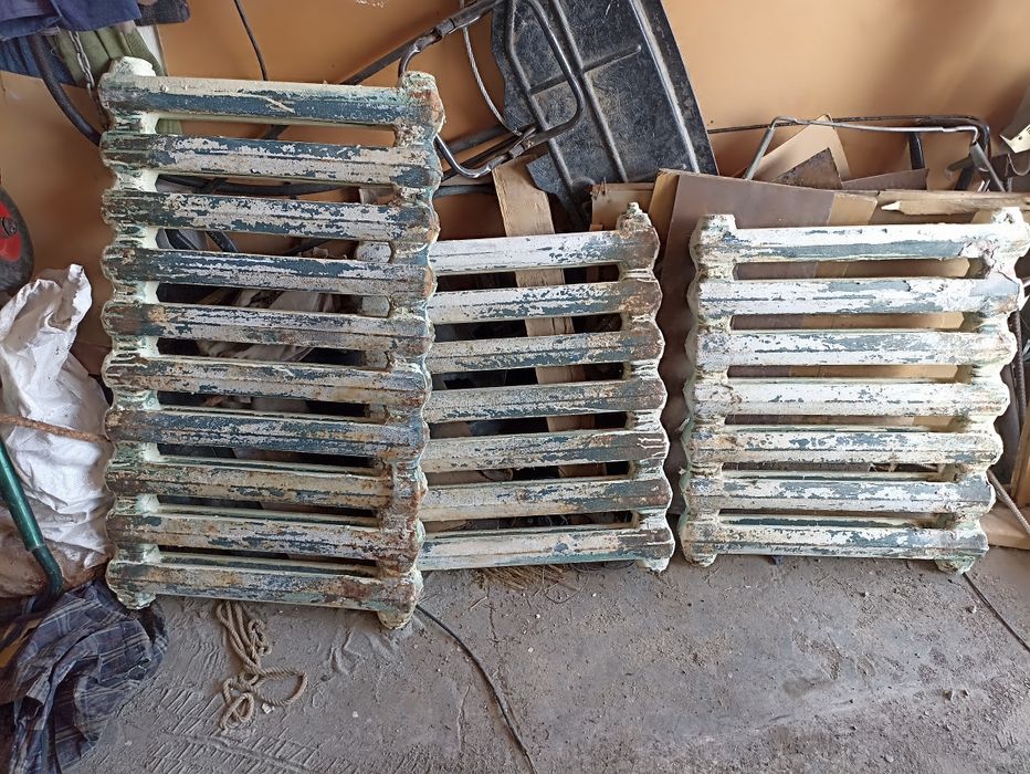 Продам чугунные батареи.