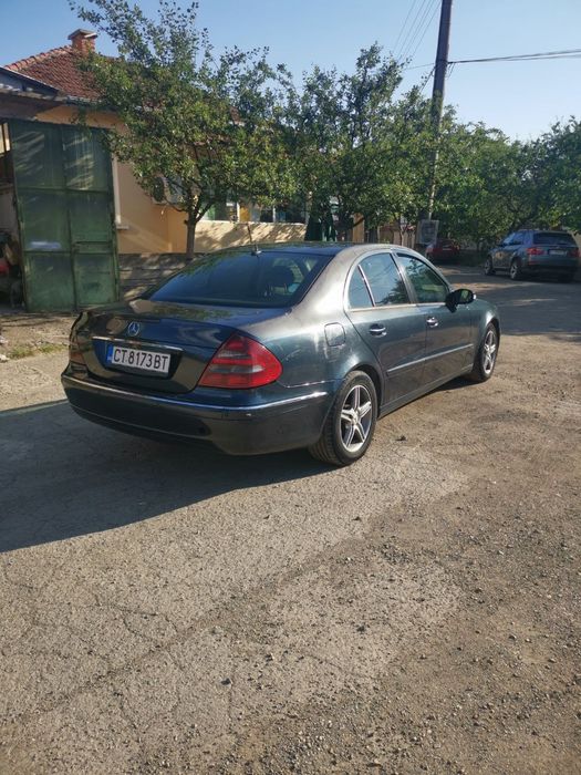 Продавам Мерцедес Е класа
