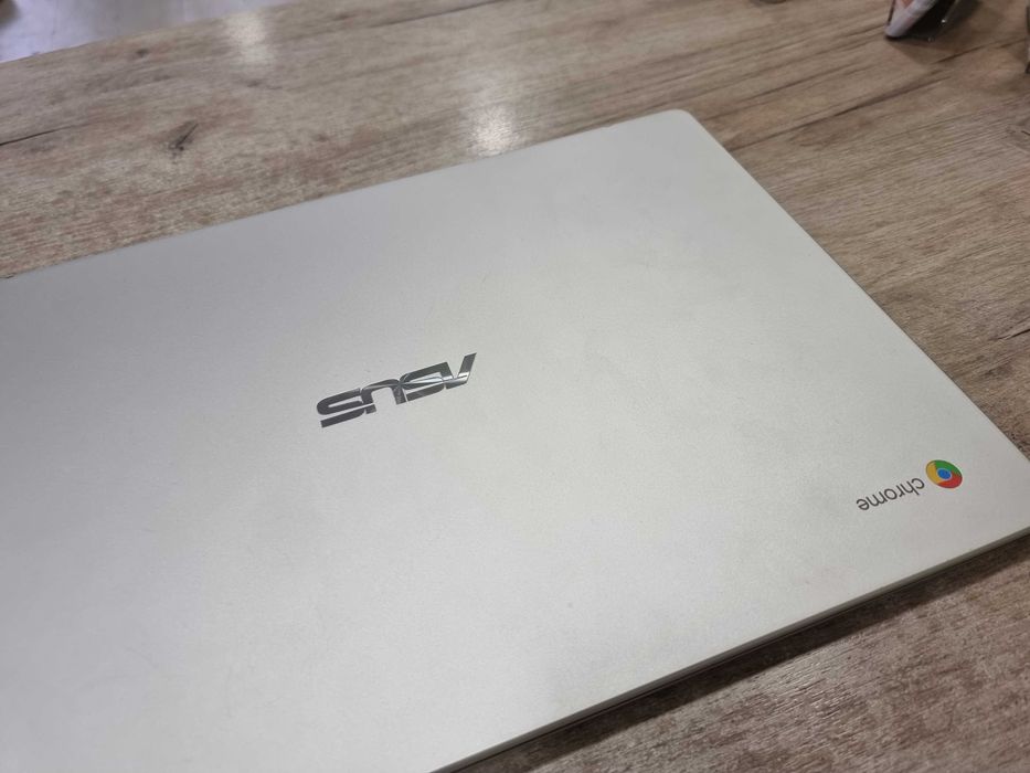 Лаптоп ASUS Chromebook C523