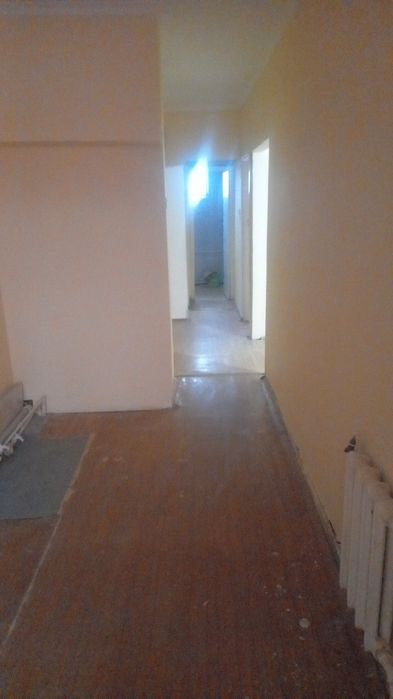 Ижорага берилади 
2 хона 1 кават 
Ор: 7  микр  
Нархи: 200 $  кв  
Тел