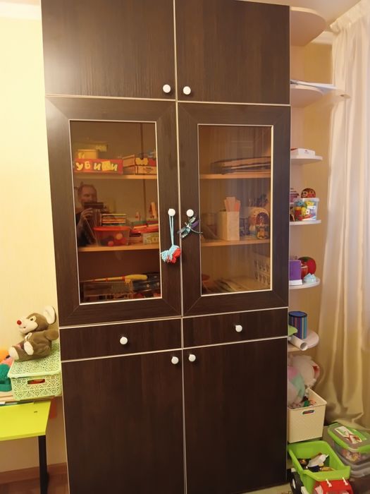 Продам высокий шкаф