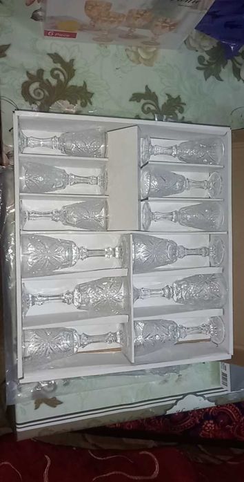 Xrustal 12talik komplekt va boshqa pasudala sotiladi
