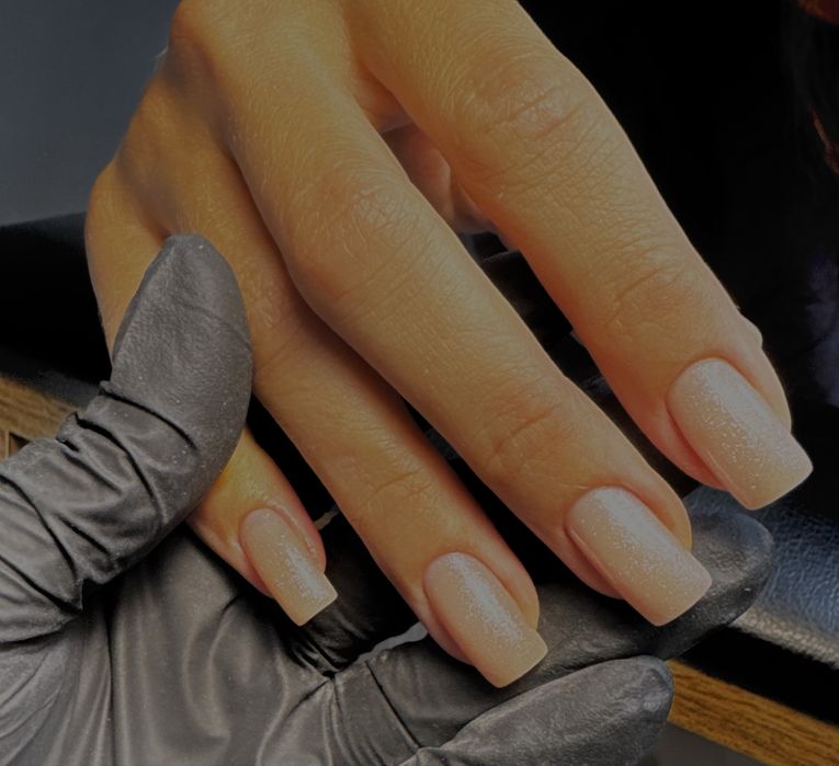 Ищу модель на наращивание ногтей