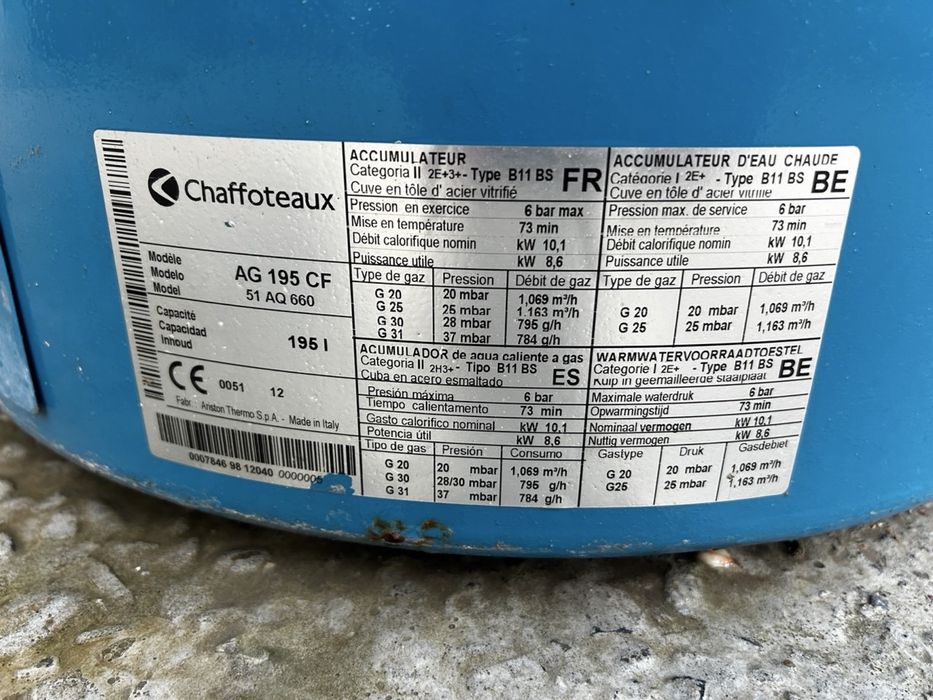 Газовый накопительный водонагреватель Chaffoteaux AG 195 CF. Рабочий