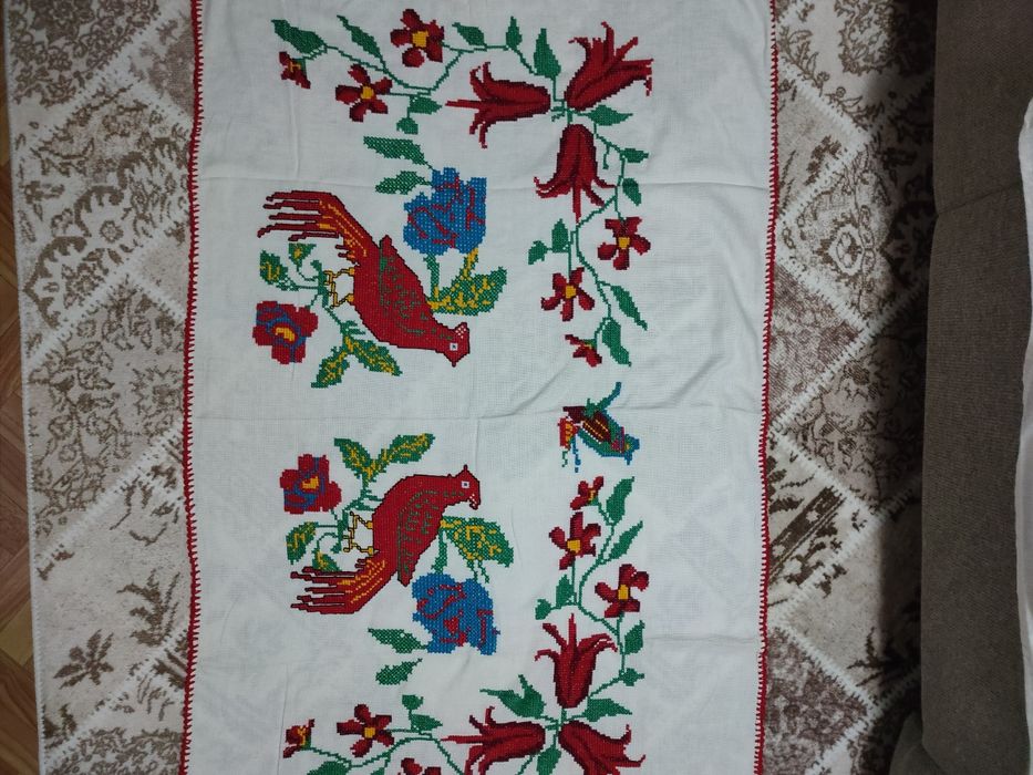 Ръчно бродирани ковьори на панама