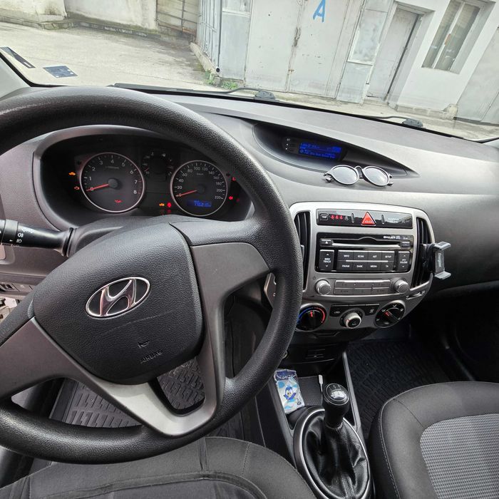 Hyundai I20 1.2 Бензин 2014 г. НОВИ ГУМИ!!!