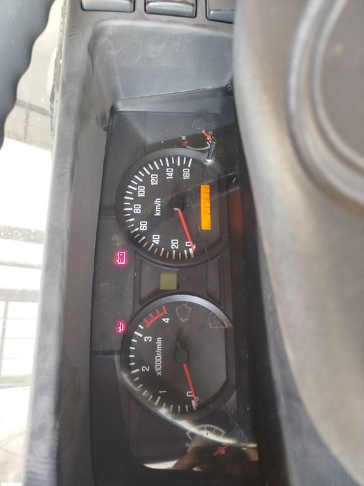 Isuzu 2010 yil avtobusdan terilgan