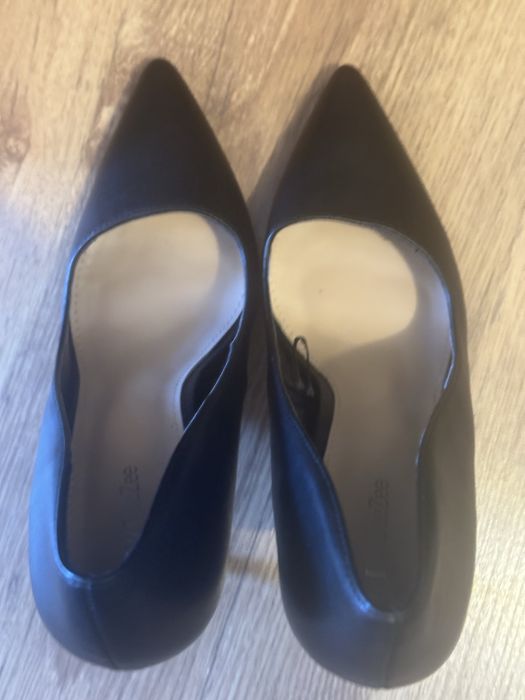Pantofii cu toc  nr 39