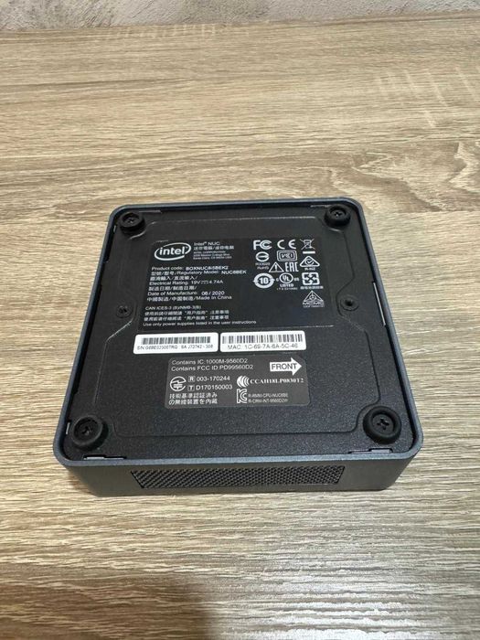Mini PC Intel NUC 8 (NUC8i5BEK) | Generația 8 | 8GB RAM | 256GB SSD NVMe