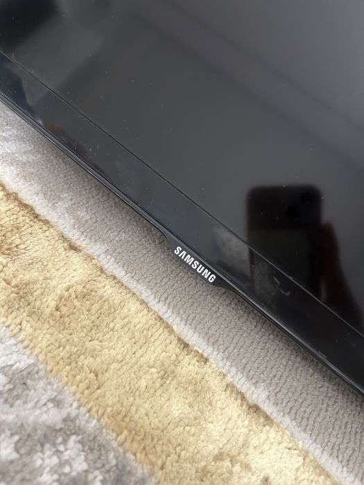 Телевизор SAMSUNG LED 40.000тг . Торг есть