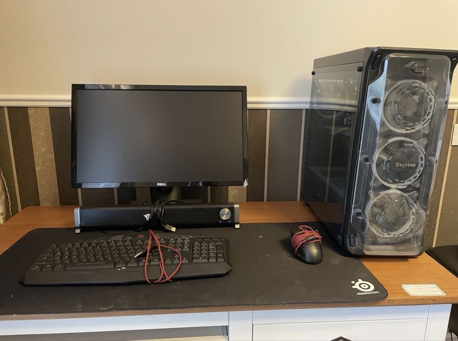 Vand Pc Gaming  + bonus periferice si monitor