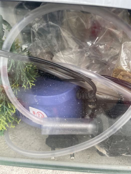 Аквариум с комплектующими продам для рыбок