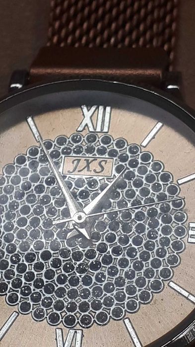 Часовник JXS в кутийка